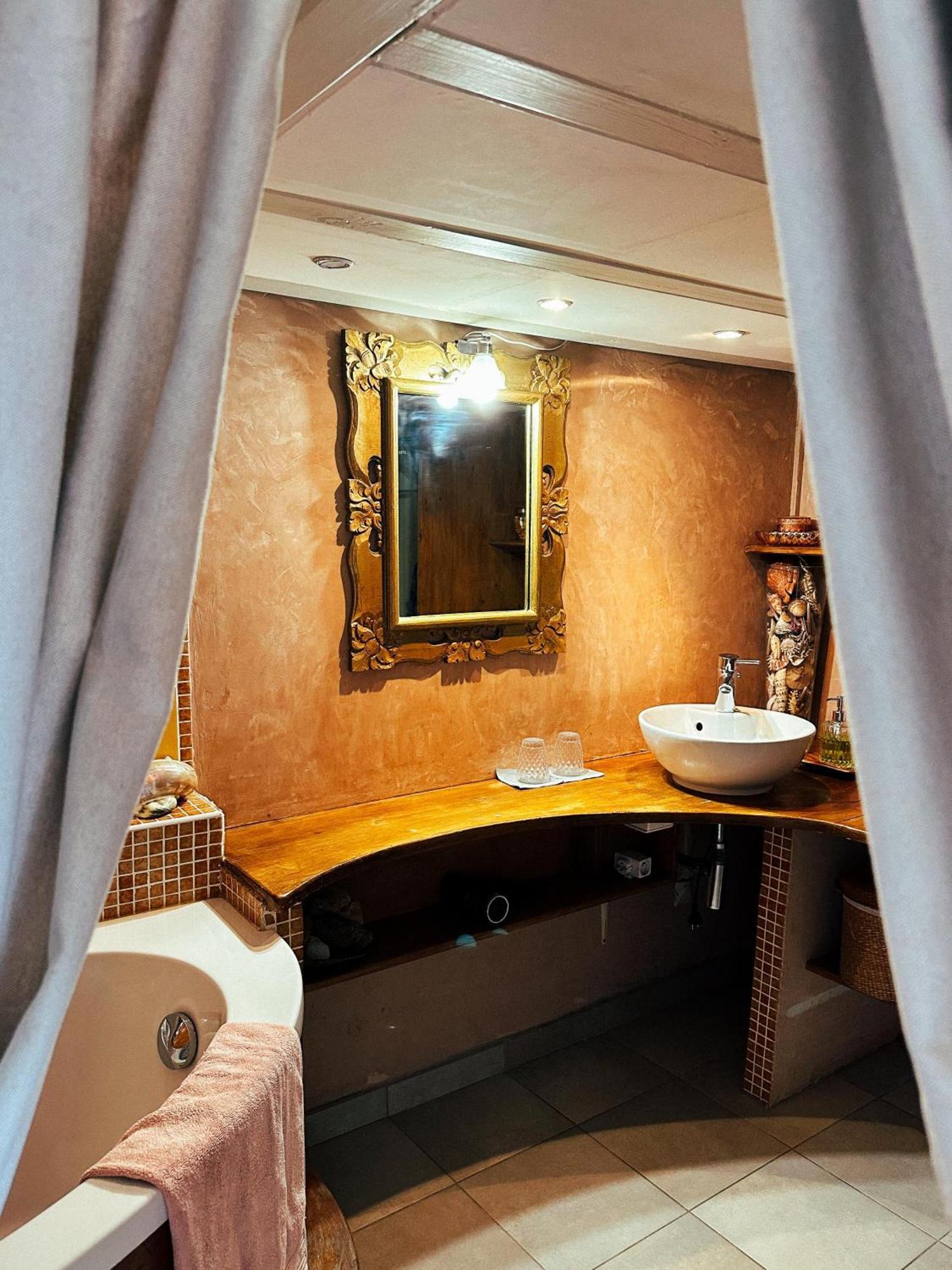 Casaluna, Chambre Climatisee Dans Maison De Village Сота Екстериор снимка